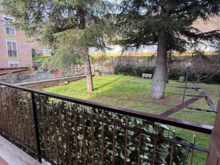 Appartamento trilocale in affitto in Via Terracina, Fuorigrotta, Napoli