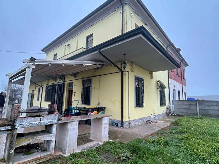 Casa con 7 locali in vendita in Via Passetto, Alfonsine