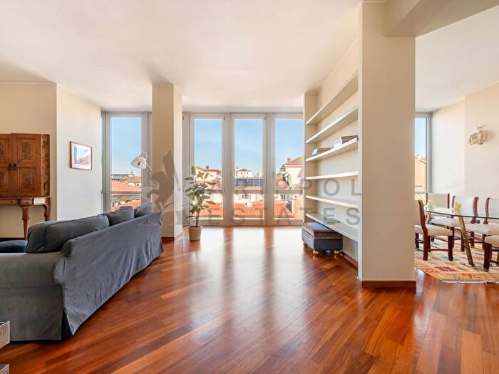 Appartamento quadrilocale in affitto in Via Fieno, Missori, Milano