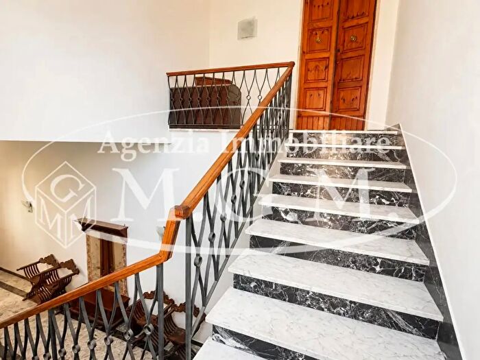 Casa con 10 locali in vendita in Vicopisano