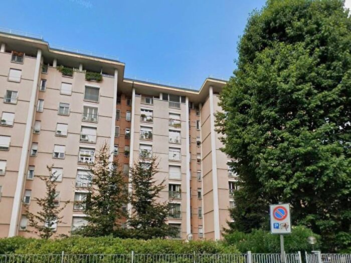 Appartamento trilocale in affitto in Via Alberto Caroncini, Lodi Brenta, Milano