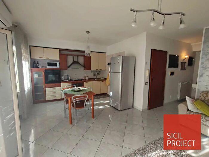 Appartamento trilocale in affitto in Via Mulè, Alcamo