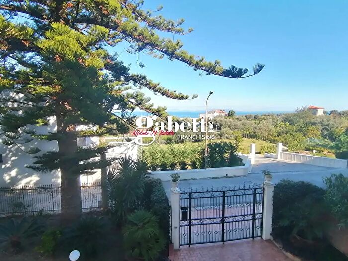 Appartamento trilocale in vendita in Contrada Scafa Bassa, Capo DOrlando