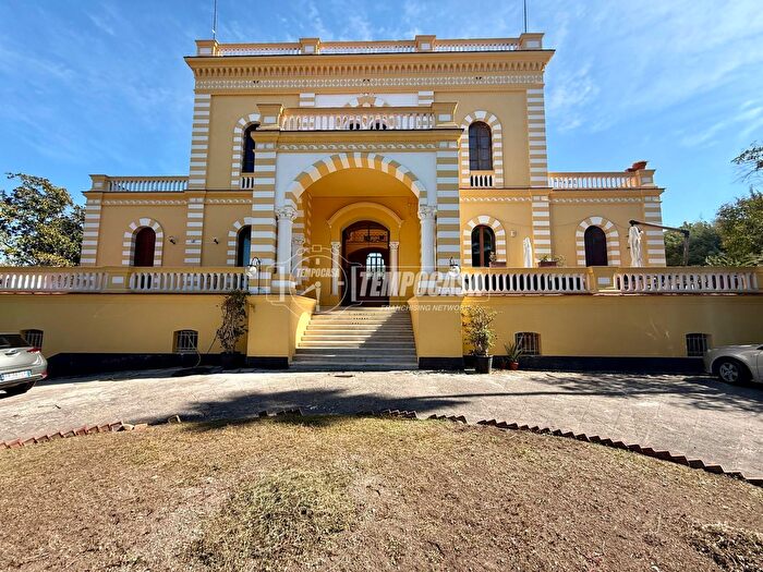 Appartamento trilocale in affitto in Via Cardano, Portici