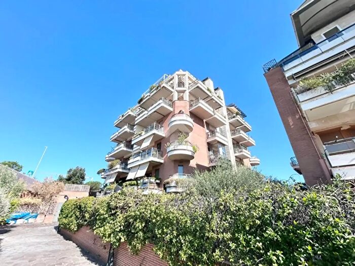 Appartamento trilocale in vendita in Via Giorgio Vigolo, Roma
