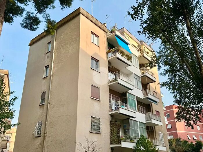 Appartamento trilocale in vendita in Via Luigi Pirandello, Roma
