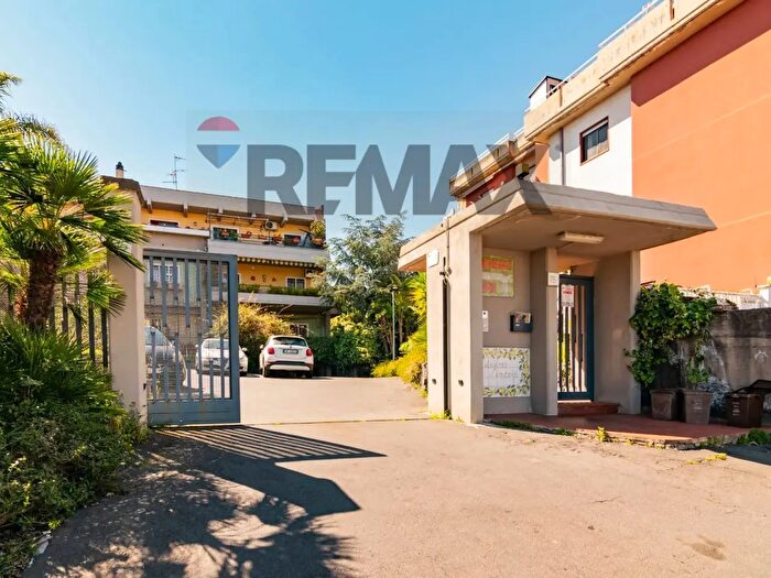 Appartamento quadrilocale in vendita in Via San Gregorio, Aci Castello