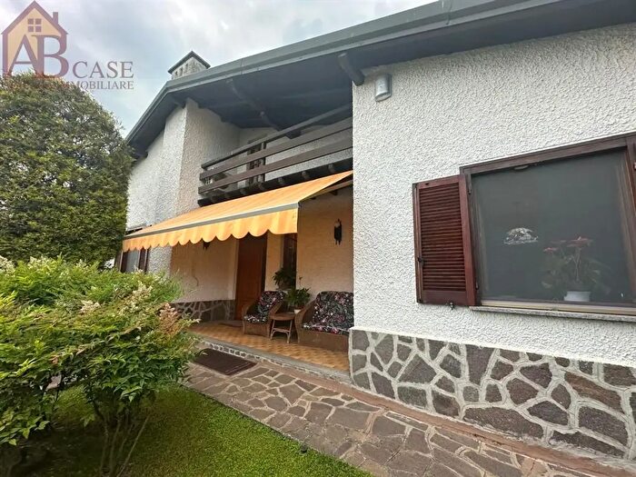 Casa quadrilocale in vendita in Via Mazzini, Gambolo