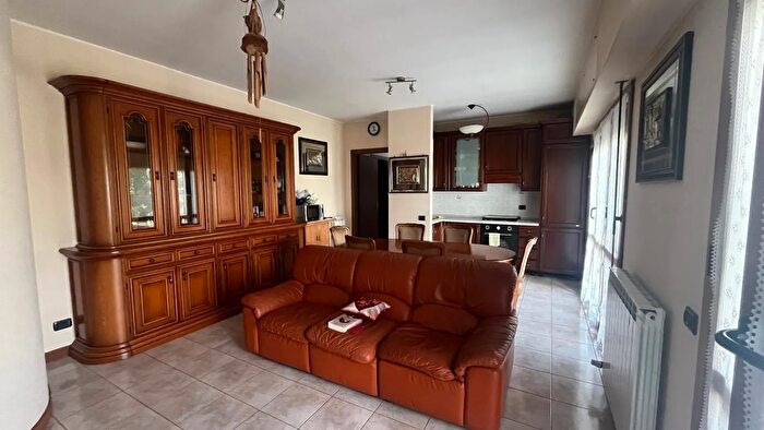 Appartamento trilocale in vendita in Via Don Luigi Sturzo, Mozzate