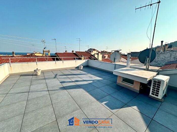 Appartamento trilocale in vendita in Via Roma, Borghetto Santo Spirito