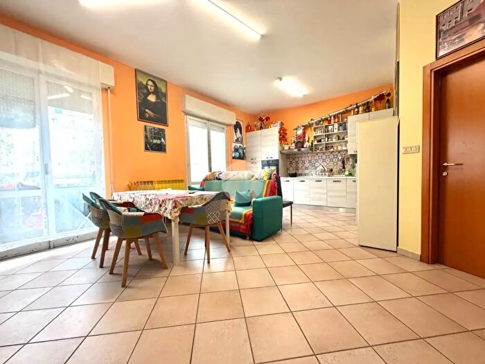 Appartamento trilocale in vendita in Via Emilio Praga, Rimini