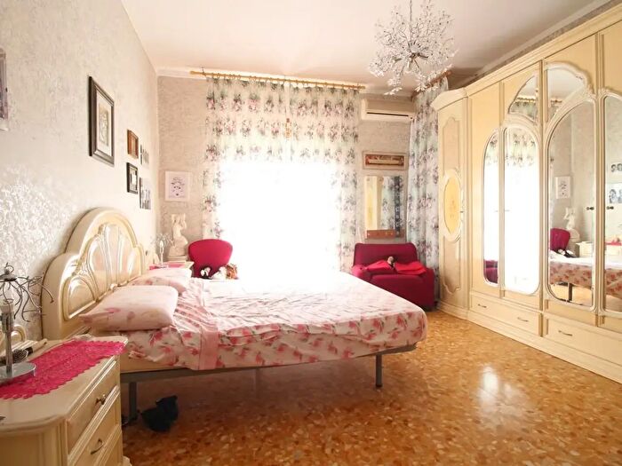 Appartamento trilocale in vendita in Via Rumenia, Pomezia