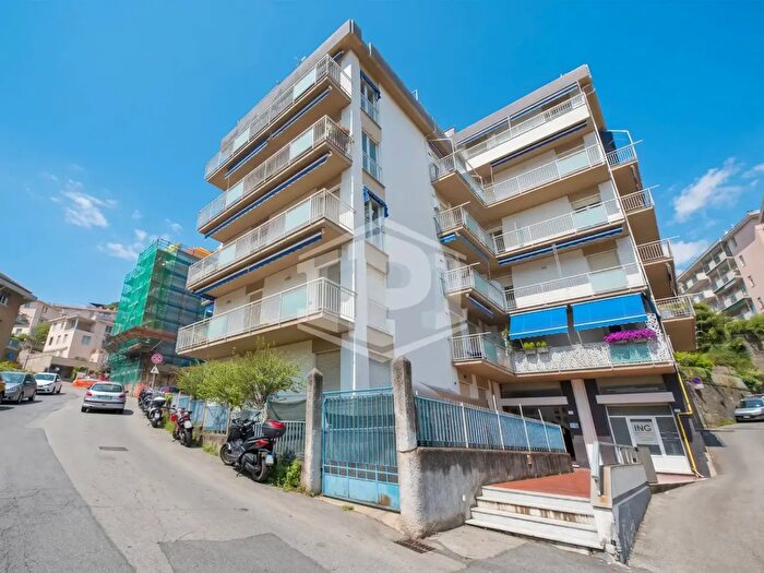 Appartamento con 5 locali in vendita in Via Laviosa, Genova