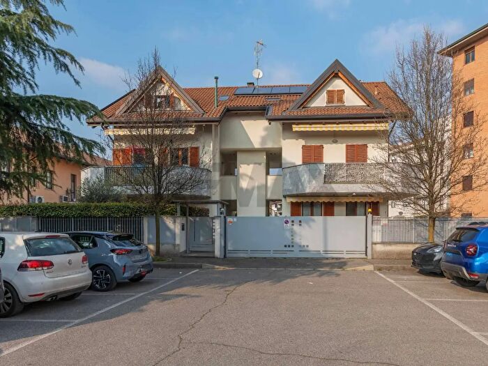 Appartamento trilocale in vendita in Via Pietro Nenni a, Nova Milanese