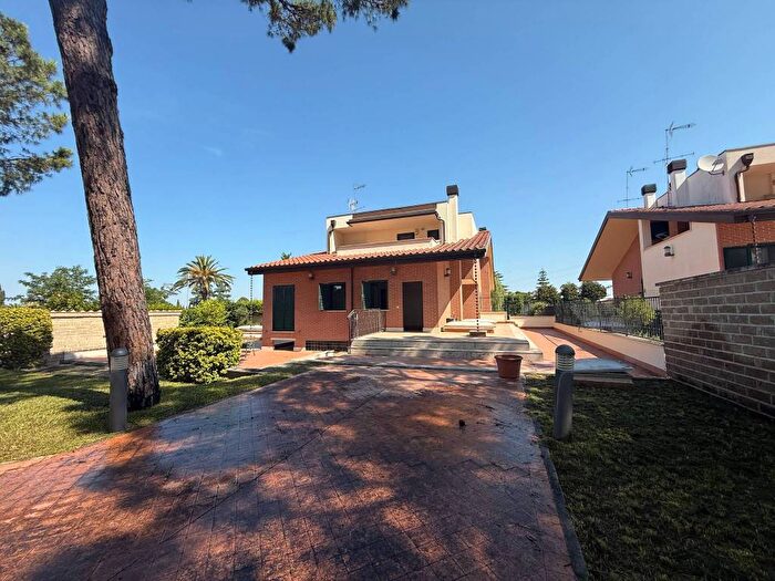 Casa quadrilocale in affitto in Via Giovanni Giuseppe Gizzi, Casal Lumbroso, Roma