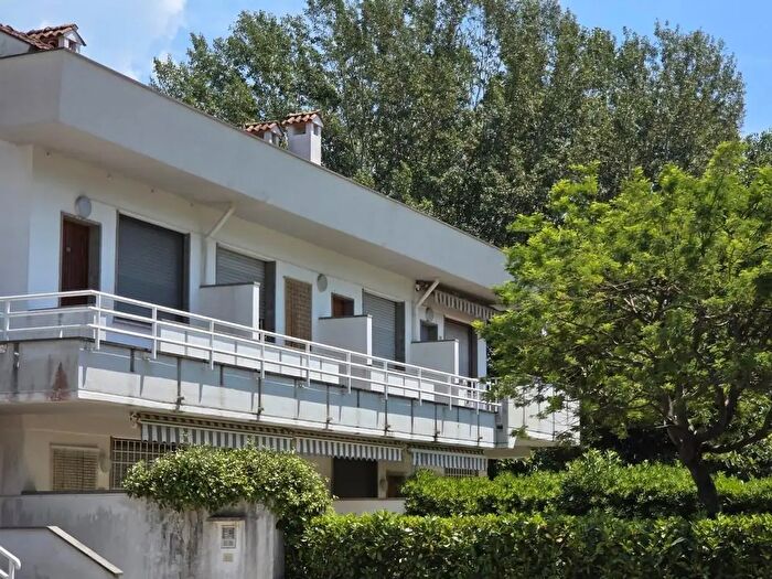 Appartamento trilocale in vendita in Massa