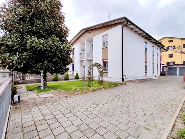 Casa con 7 locali in vendita in Via Sardegna, Cento