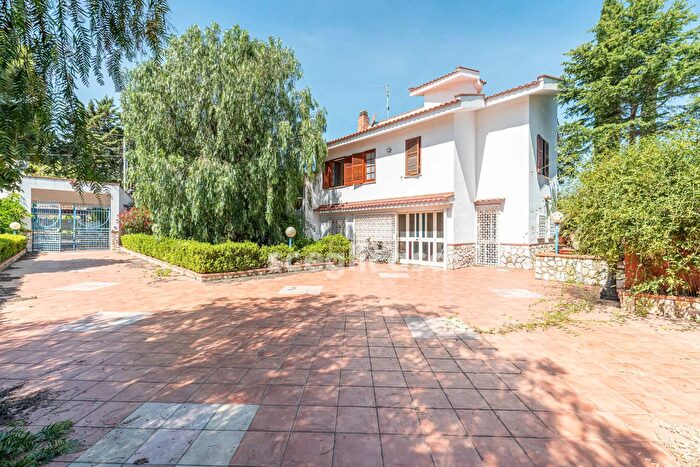 Casa con 6 locali in vendita in Via dei Tigli, Carini