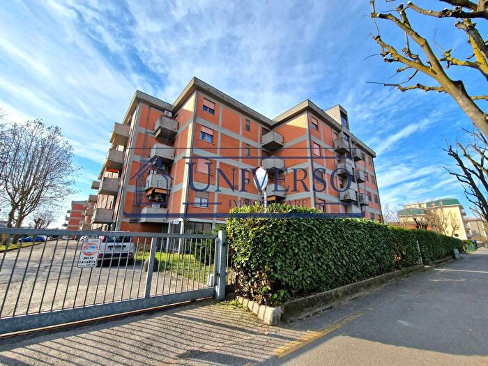 Appartamento trilocale in vendita in Via Lomellina Voghera, Voghera