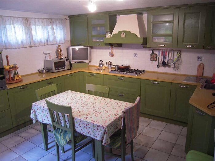 Casa con 7 locali in vendita in Massarosa