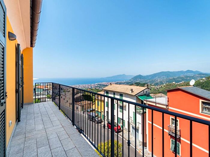 Appartamento trilocale in affitto in Via Dino Berisso, Centro, Cogorno