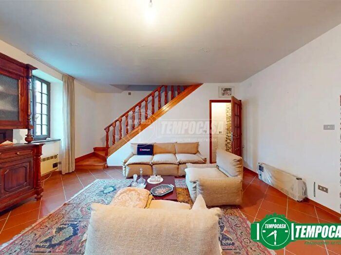 Casa quadrilocale in vendita in Piazza Garibaldi, Ponzone