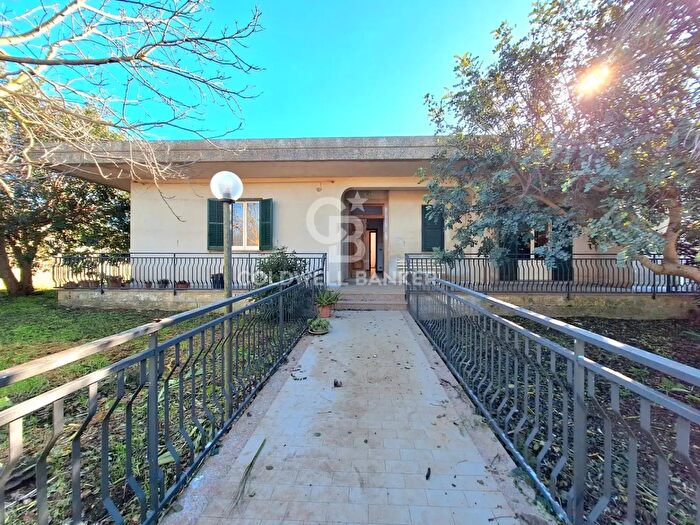 Casa con 7 locali in vendita in Via Modica Giarratana, Modica