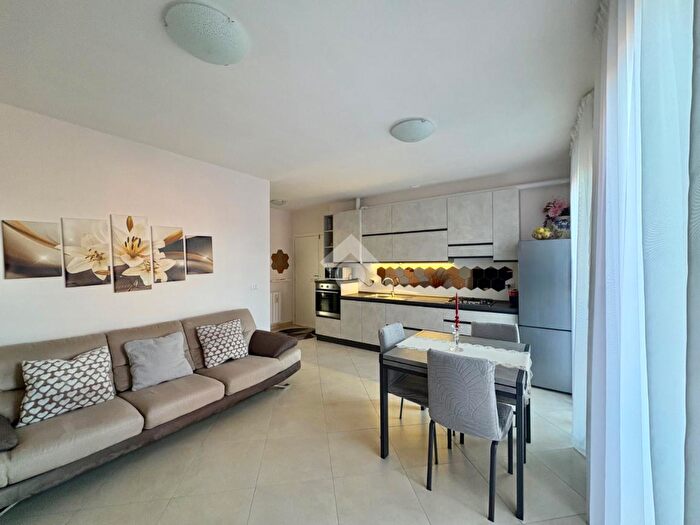 Appartamento trilocale in vendita in Piazza I Maggio, Verucchio