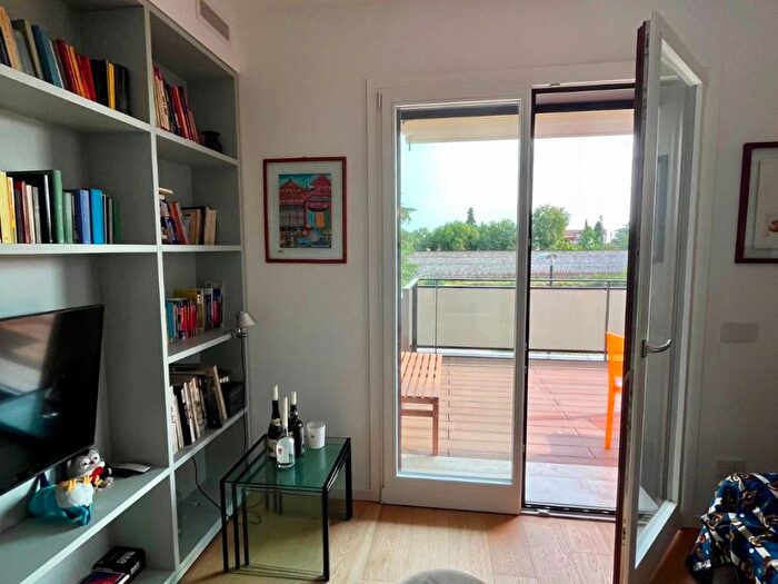 Appartamento trilocale in affitto in Via Hrayr Terzian, Veronetta, Verona