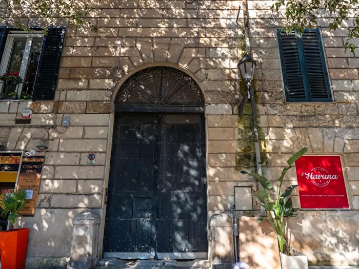 Appartamento con 5 locali in vendita in Via XXV Luglio, Lecce