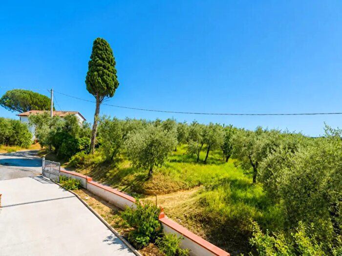Appartamento con 6 locali in vendita in Via Ciri a, Larciano