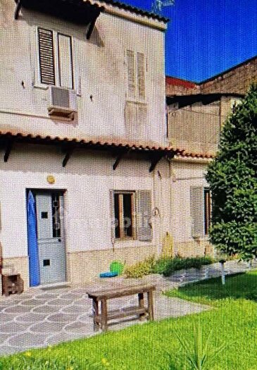 Appartamento con 7 locali in vendita in Via San Felice Snc, Saviano