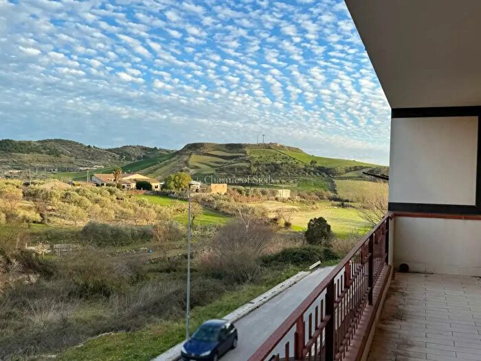 Appartamento quadrilocale in vendita in Via Canonico Marziano, Giarratana