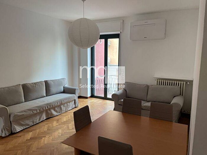 Appartamento trilocale in affitto in Via Lambro, Porta Venezia, Milano