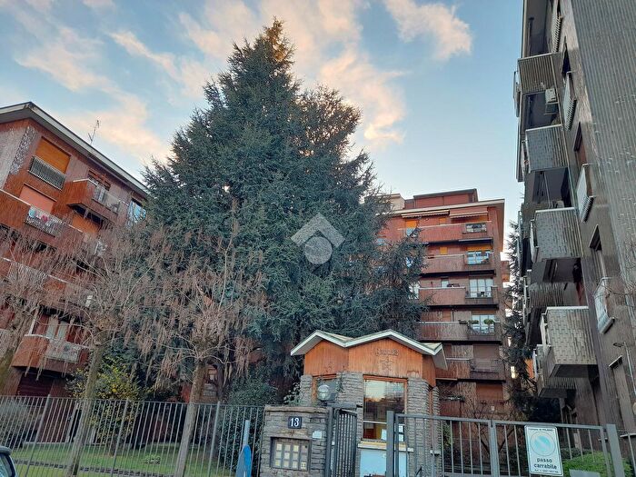Appartamento quadrilocale in vendita in Via Monzambano, Milano