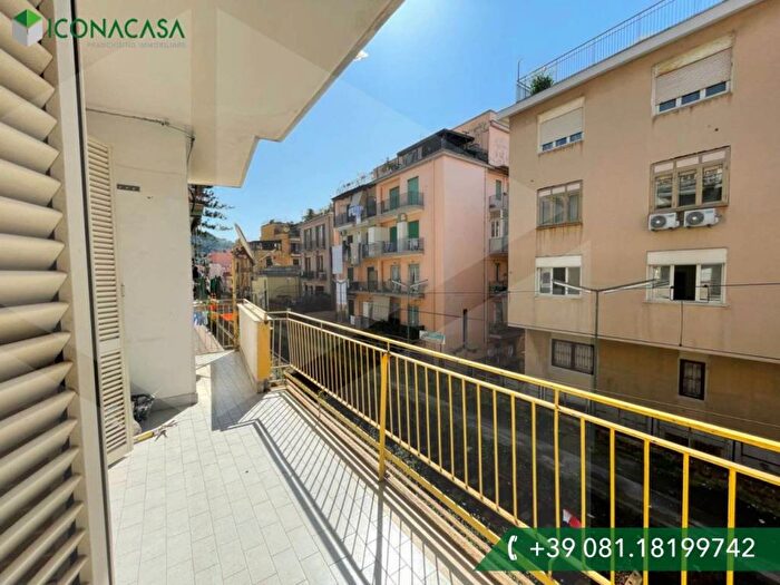 Appartamento trilocale in affitto in Via Angelo Compagnone, Lungomare, Pozzuoli