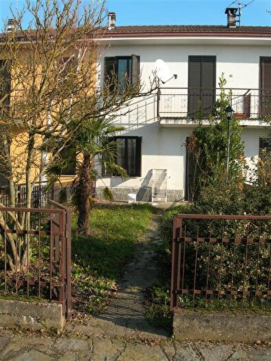 Casa con 6 locali in vendita in Alluvioni Piovera
