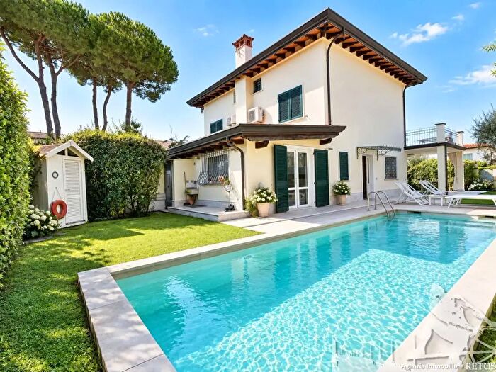 Casa con 5 locali in affitto in Pietrasanta