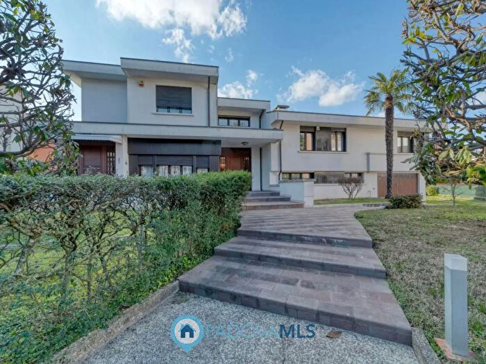 Casa con 7 locali in vendita in Via Giacomelli, Padova