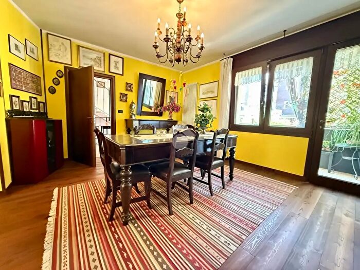 Casa con 8 locali in vendita in Castelfranco Veneto