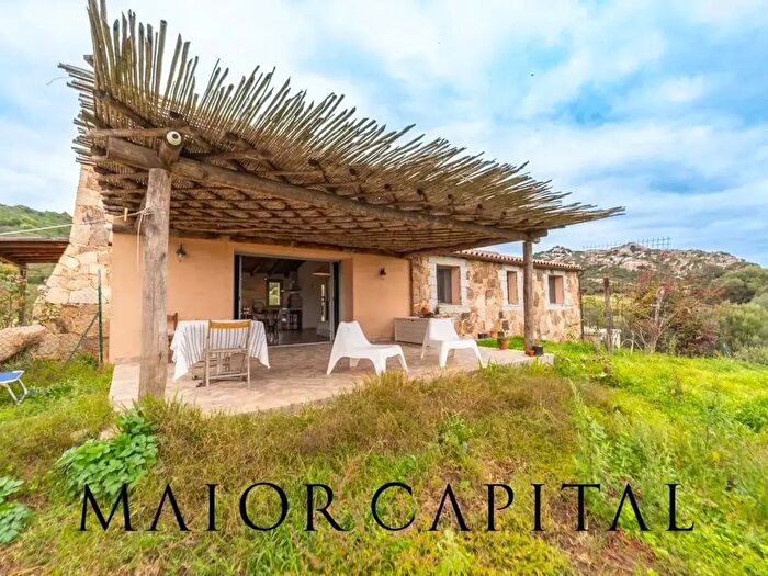 Casa con 6 locali in vendita in Arzachena