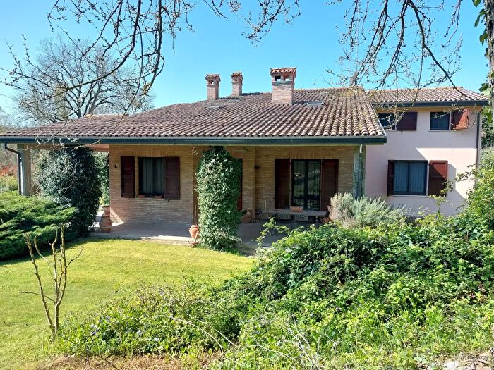 Casa con 7 locali in vendita in Via Suore, Imola