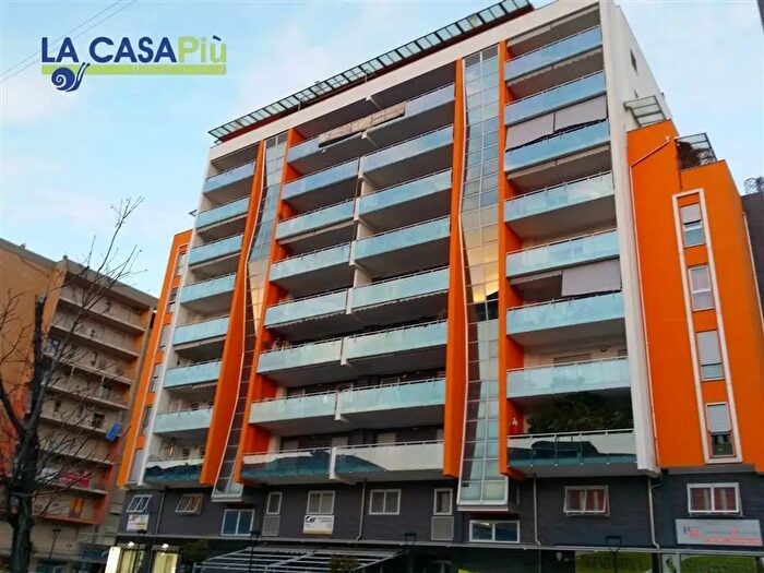 Appartamento trilocale in vendita in Viale Mancini, Cosenza