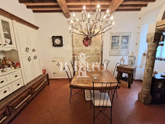 Casa quadrilocale in vendita in Amillo Dami, Prato