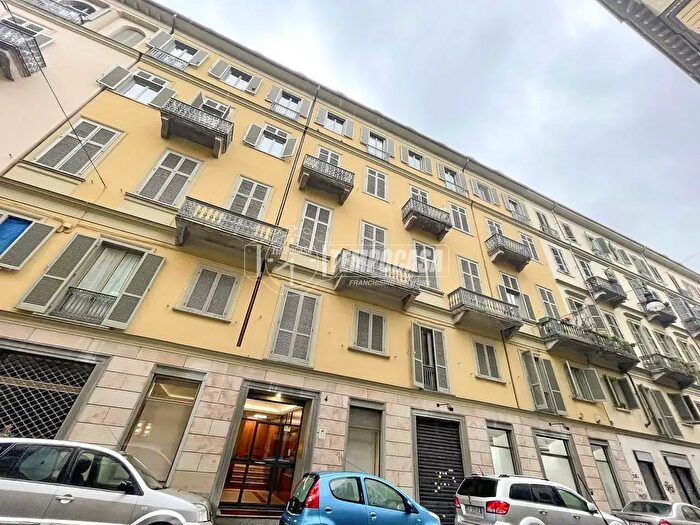 Appartamento con 5 locali in vendita in Via Giovanni Camerana, Torino