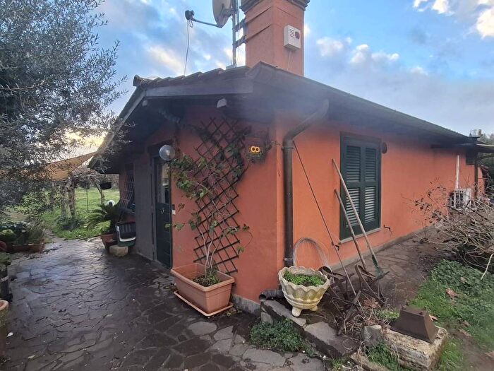 Casa trilocale in affitto in Via Settevene Est, Trevignano Romano