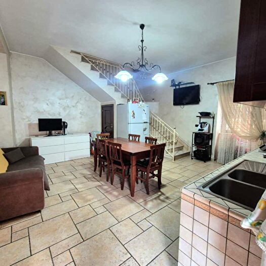 Appartamento trilocale in vendita in Caivano