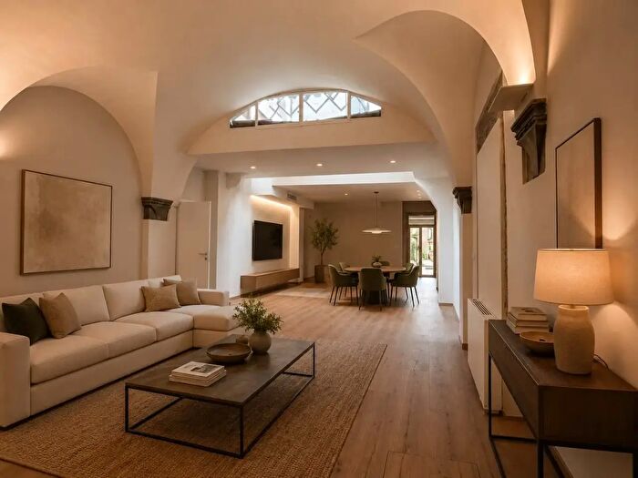 Appartamento con 6 locali in affitto in Firenze