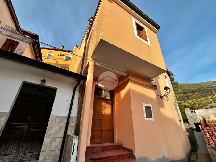 Appartamento trilocale in vendita in Piazza Papa Pio XII, Tortora