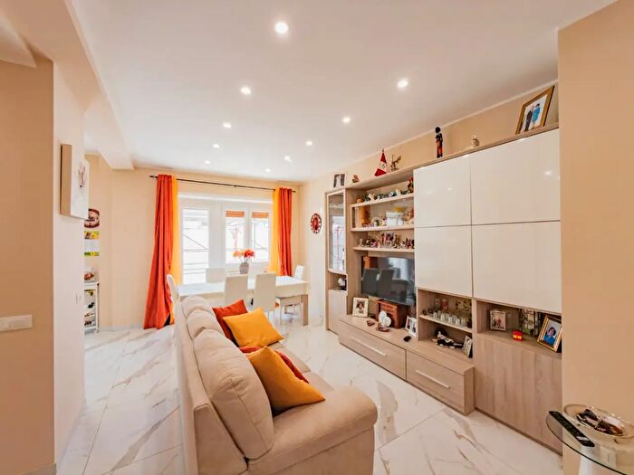 Appartamento trilocale in vendita in Via Portuense, Roma